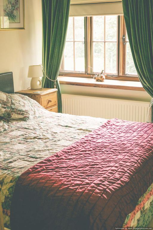 Weycroft Mill House Bed And Breakfast Axminster Room photo
